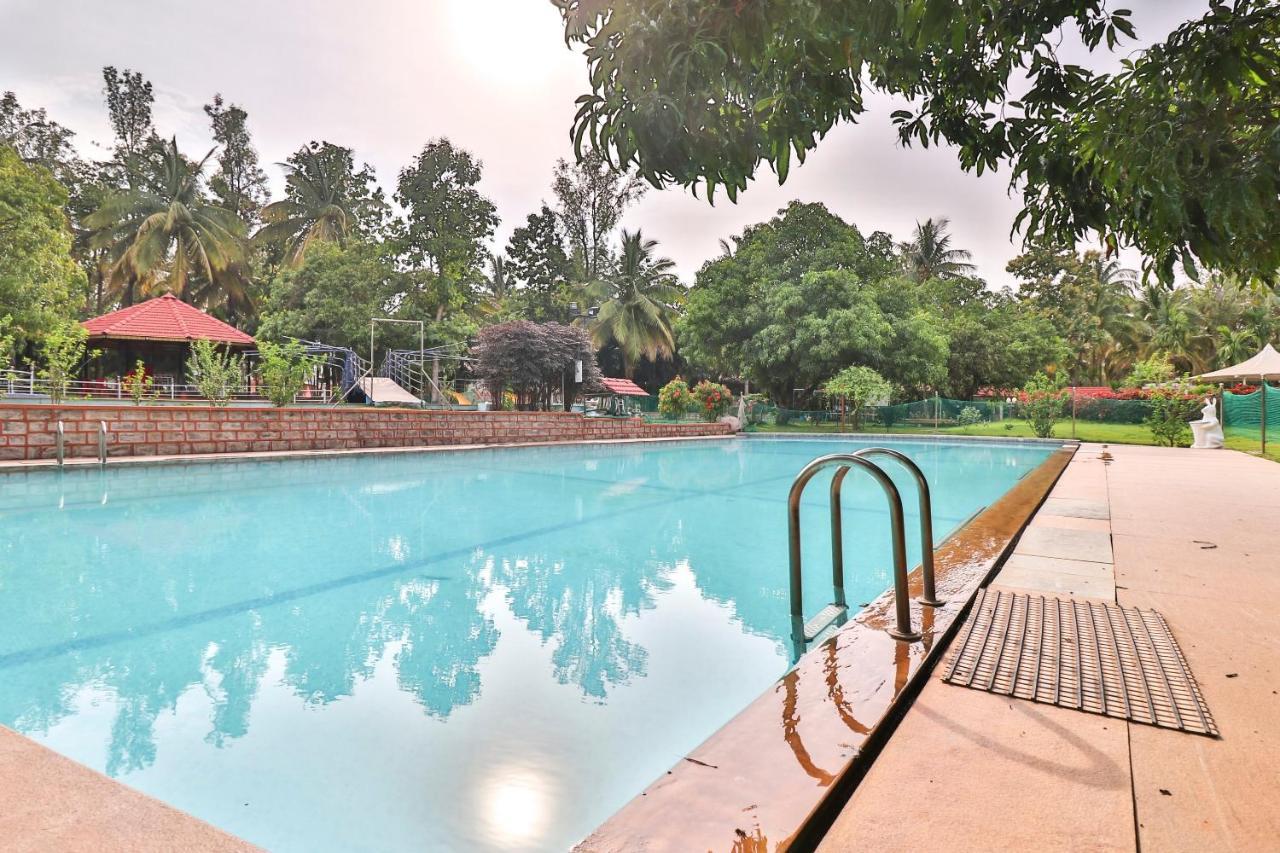 Palette - Holiday Palms Hotel Bangalore Exterior foto