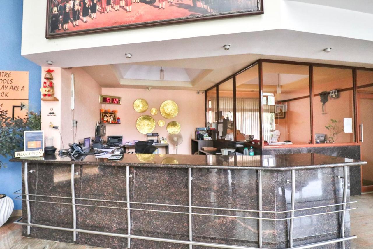 Palette - Holiday Palms Hotel Bangalore Exterior foto